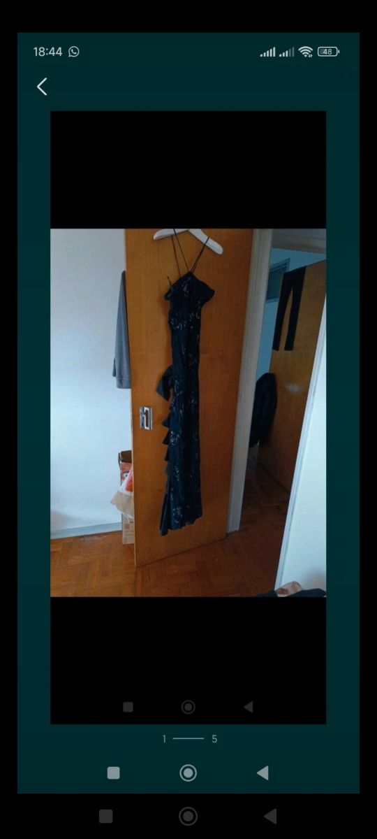 Vestido preto comprido de festa