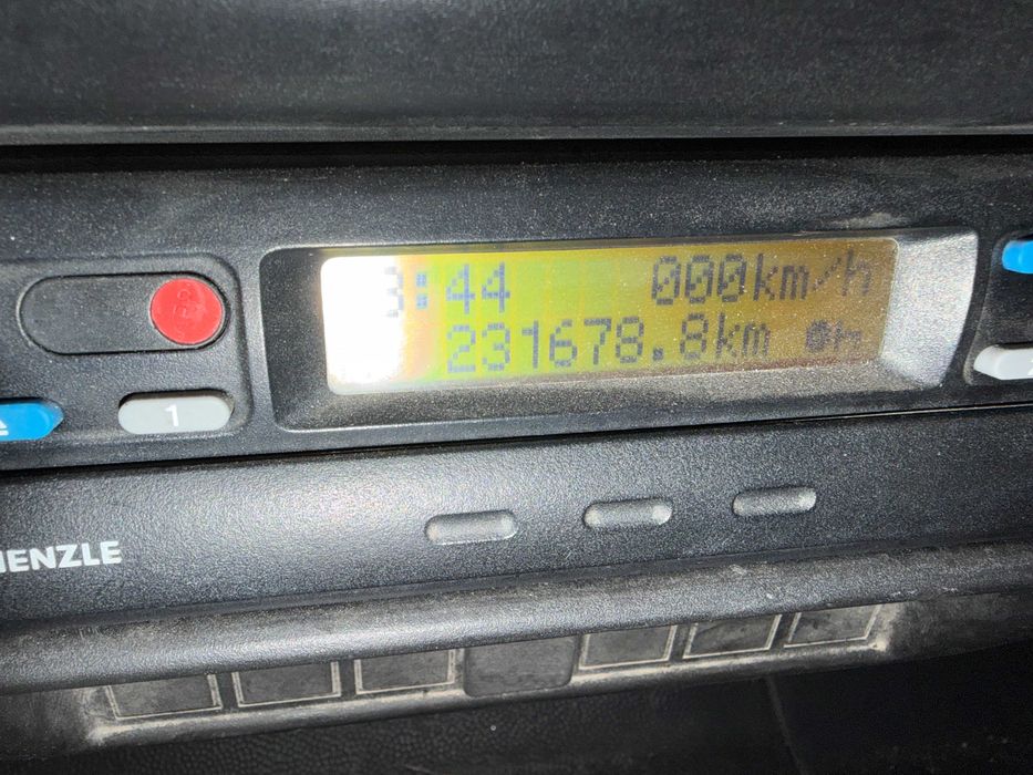 Nissan Atleon 8T tribasculante