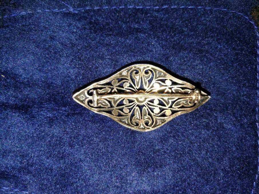 Alfinete de senhora em prata, ouro e diamantes