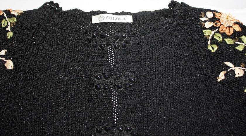 Жилет вязаный с ручной вышивкой лентами