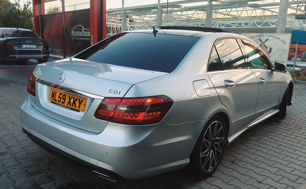 Witam Sprzedam lub zamienię Mercedesa E 350 W212 z pakietem AMG. Serwi