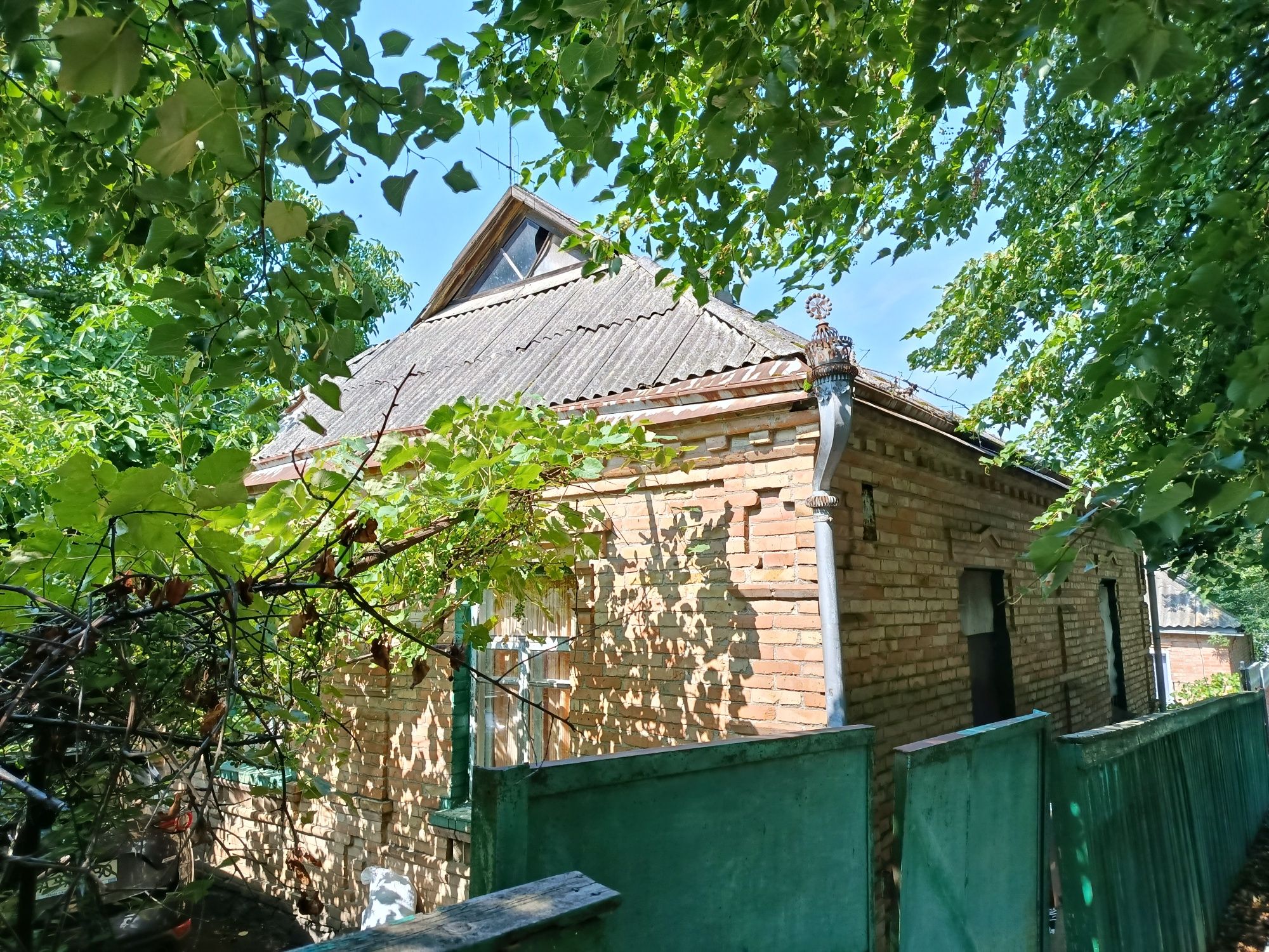 Будинок в центрі містечка