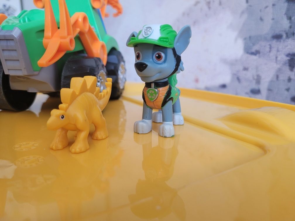 Pojazd psi patrol Dino Rocky z dinozaurem