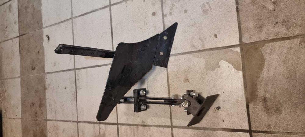 Pług do glebogryzarki z uchwytem Nowy