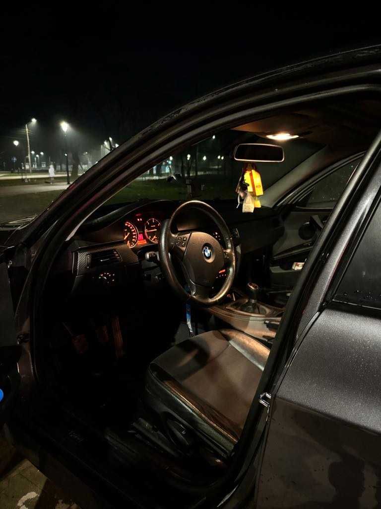 BMW E90 318d 143km