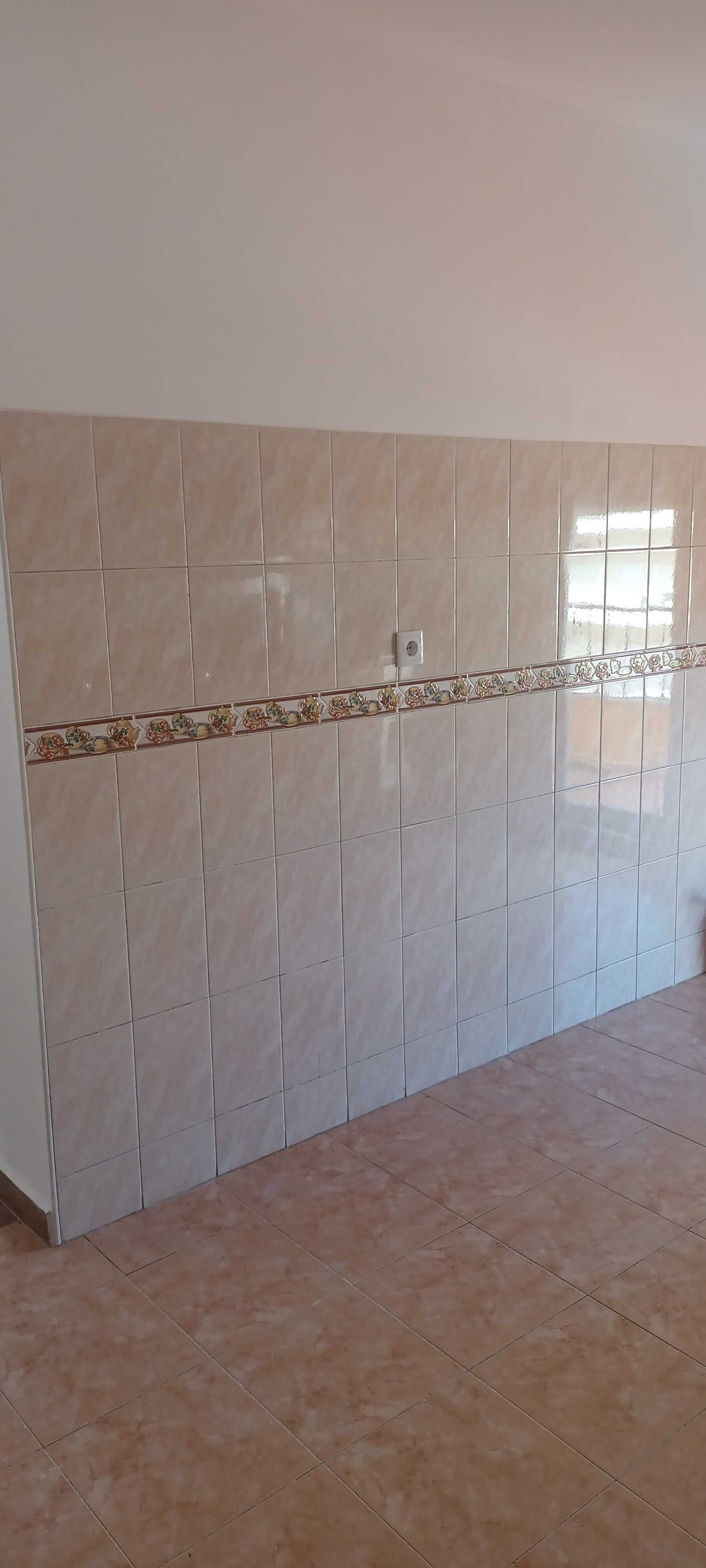 T3 Arrenda-se Apartamento -Totalmente Remodelado