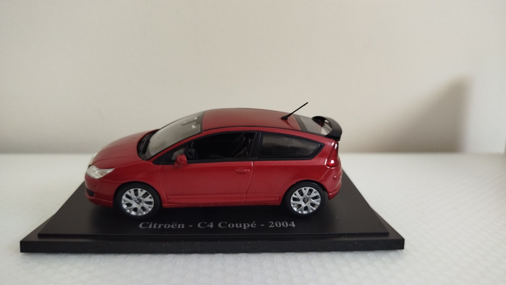 Miniatura Citroen C4 Coupé 1/43 Nova