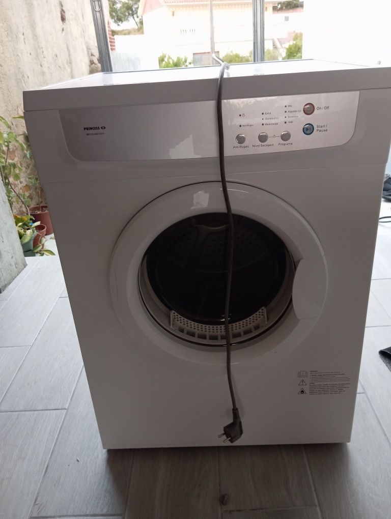 Máquina de secar roupa