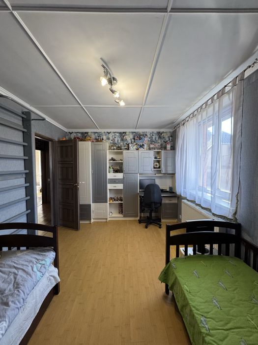 Продам будинок з гаражем