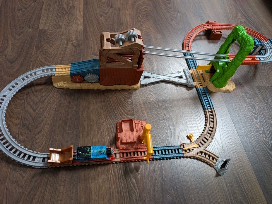 Tomek i Przyjaciele – Ucieczka ze Złomowiska – Zestaw Tory + Lokomoty