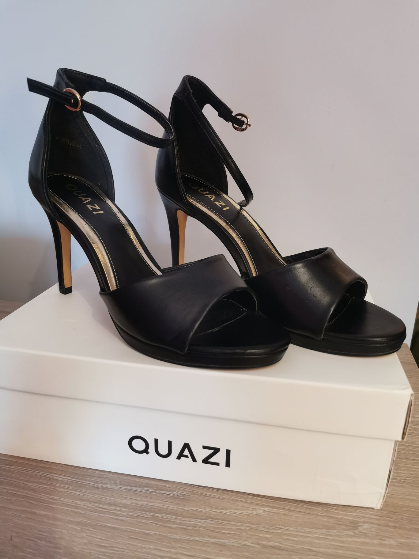 Sandały na obcasie Quazzi 41 czarne