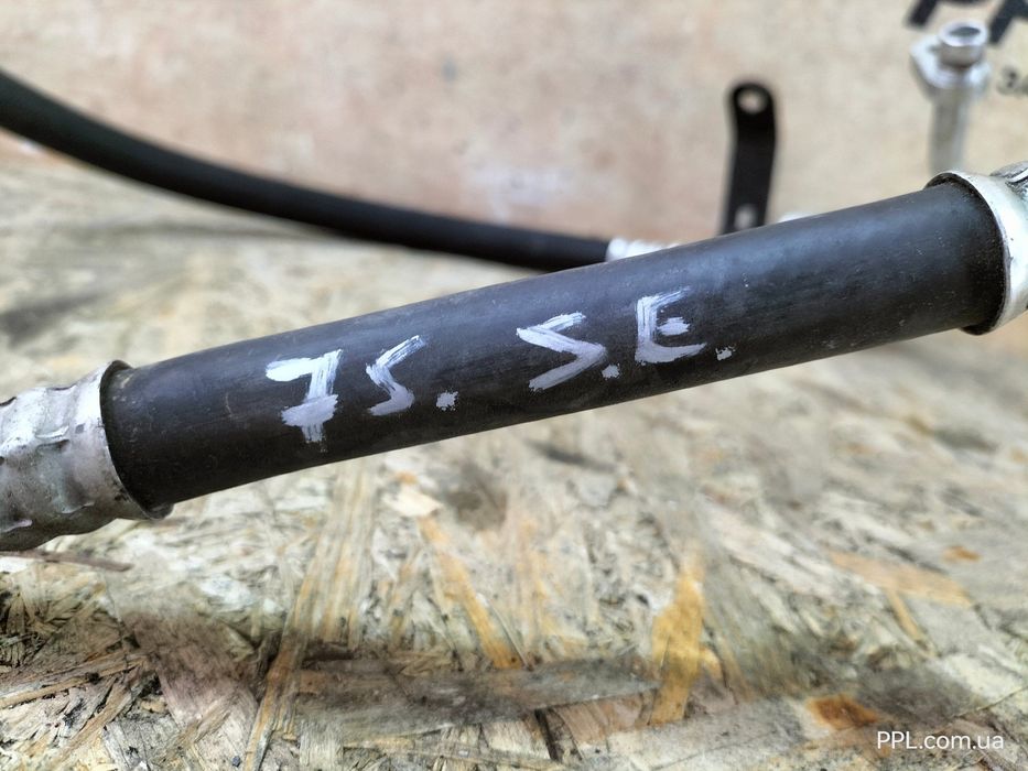 Renault Fluence Z.E. ZE 2011-2014 трубка кондиционера 924906197R