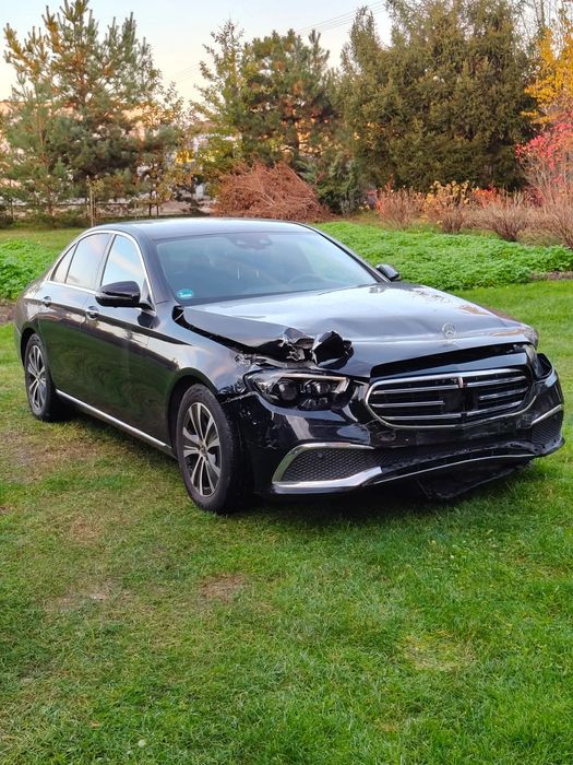 Mercedes-Benz Klasa E Mercedes w213 po lifcie, uszkodzony