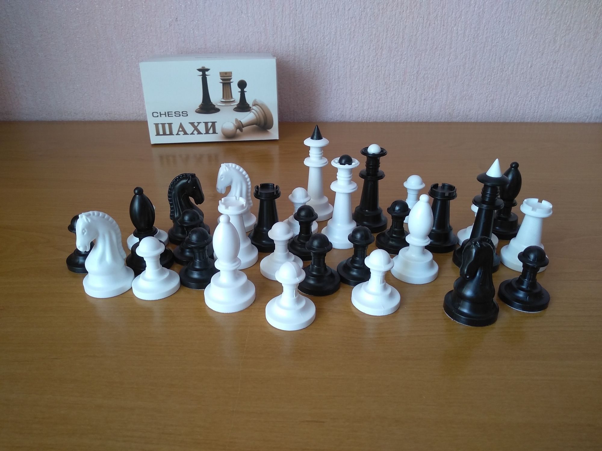 Шахмати Шахи з картонною дошкою