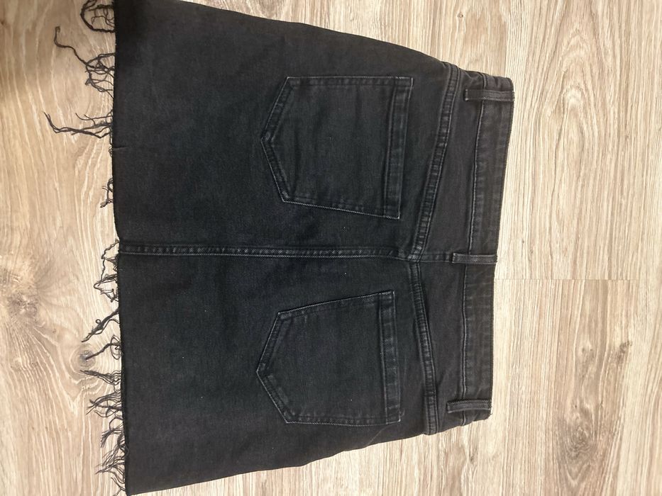 piękna, dopasowana spódnica damska.