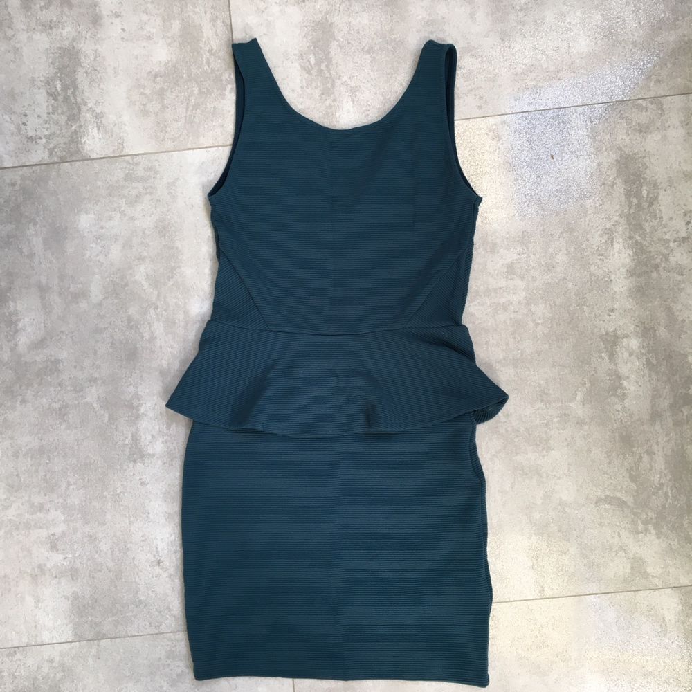 Sukienka H&M 34/36 XS/S z baskinką butelkowa zieleń dopasowana krótka