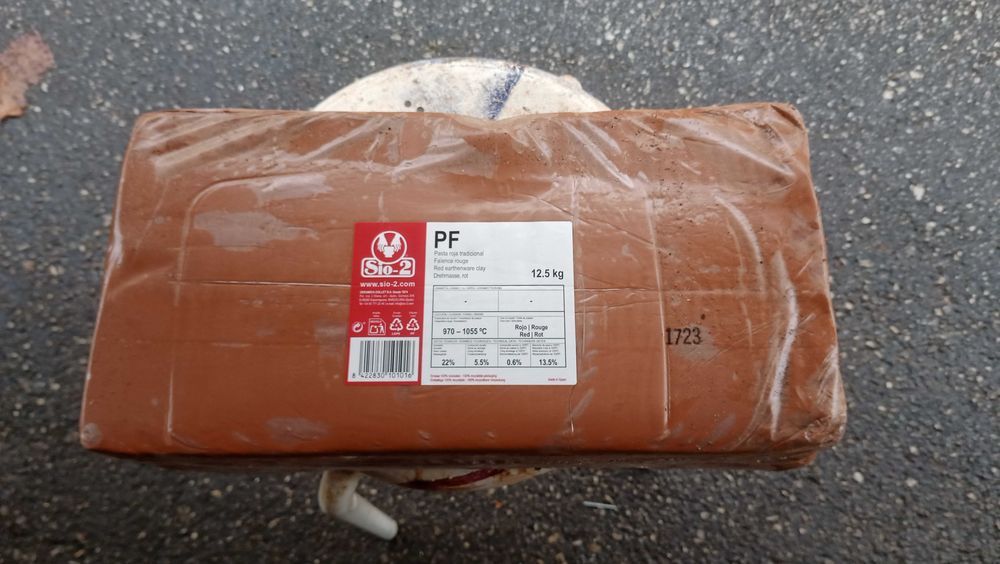 Vendo 36 kg de Barro vermelho