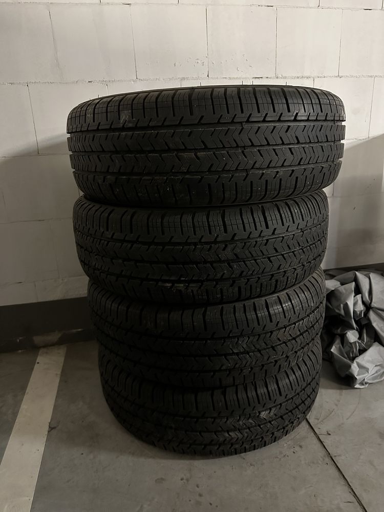 Opony Michelin Agilis 215/60/17c