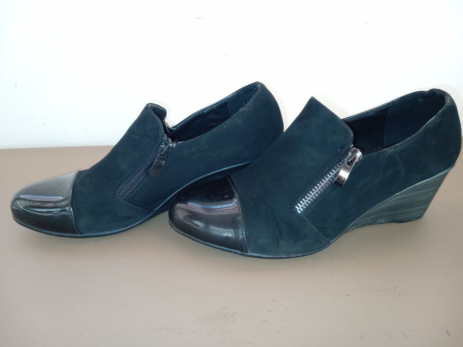 Półbuty damskie na koturnie