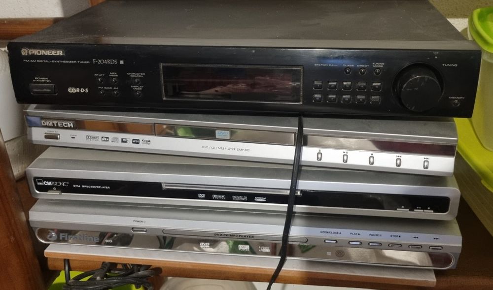 Aparelhos Leitor de  DVDS valor cada sem Comandos