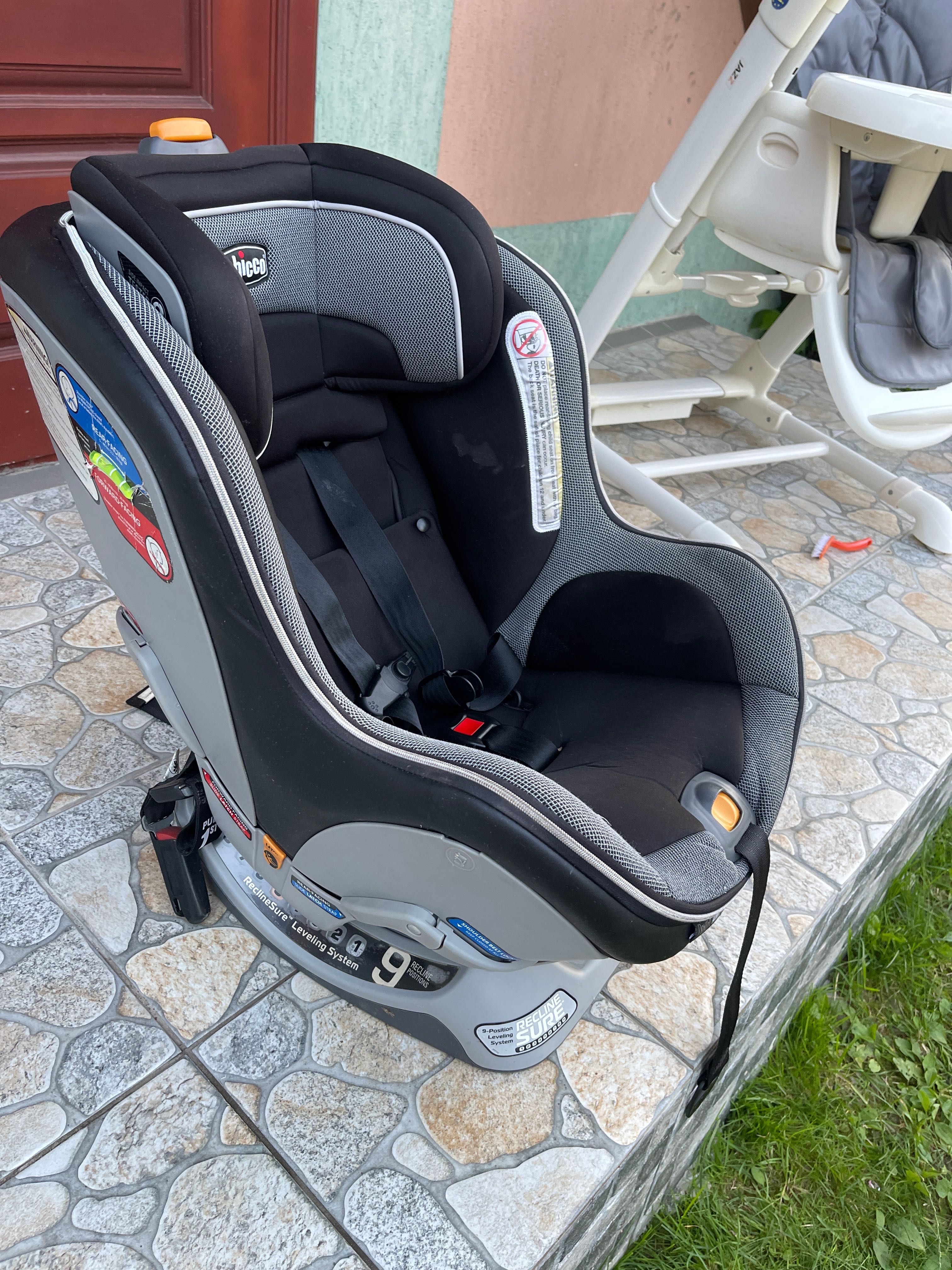 Автокрісло. Chicco NextFit Zip Max Air