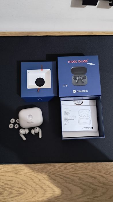 Moto Buds+ | Noise cancelling by BOSE