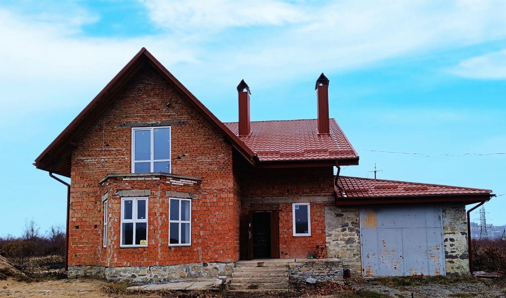 Продається добротний будинок майже готовий до проживання