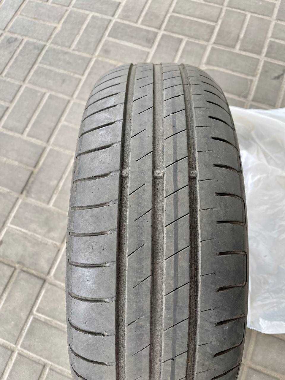 Продам літню резину (шини) GoodYear EfficientGrip perform 195/65R15