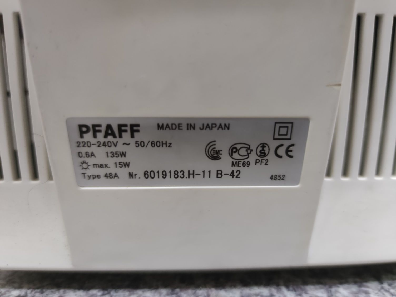 Коверлок Pfaff 4852