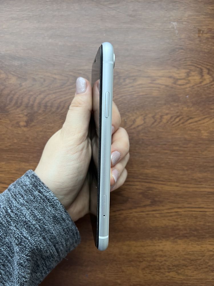 iPhone XR 128gb в ідеальному стані