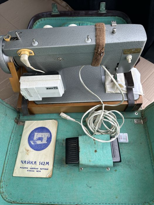 Швейна машинка Чайка