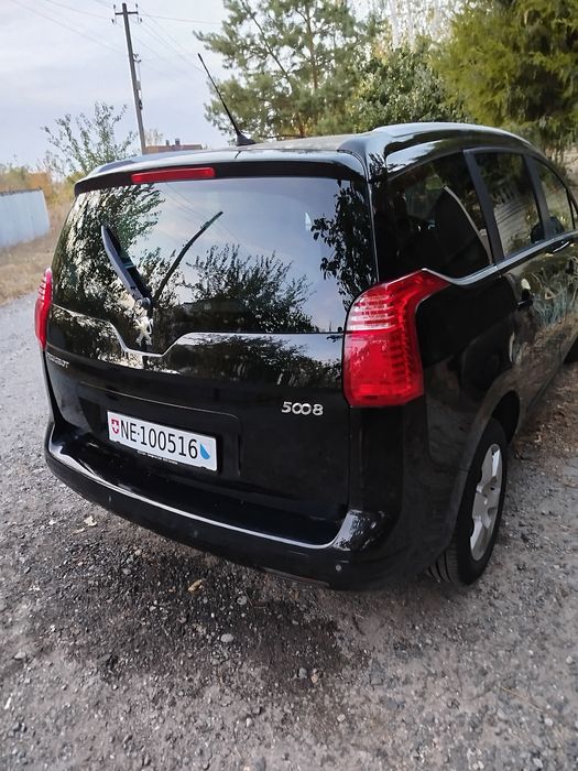 Peugeot 5008 2013 року