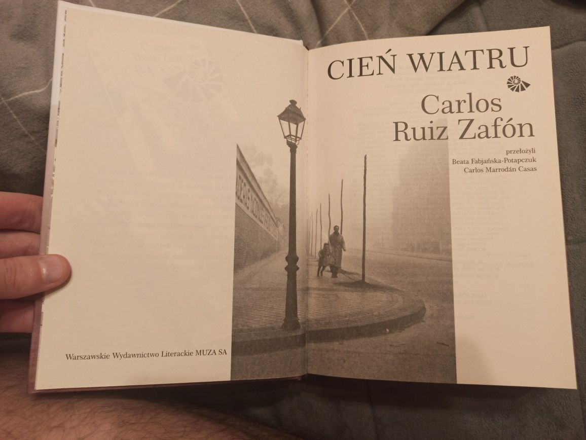 Carlos Ruiz Zafon - Cień wiatru (Muza, 2015) (Jak Nowa)