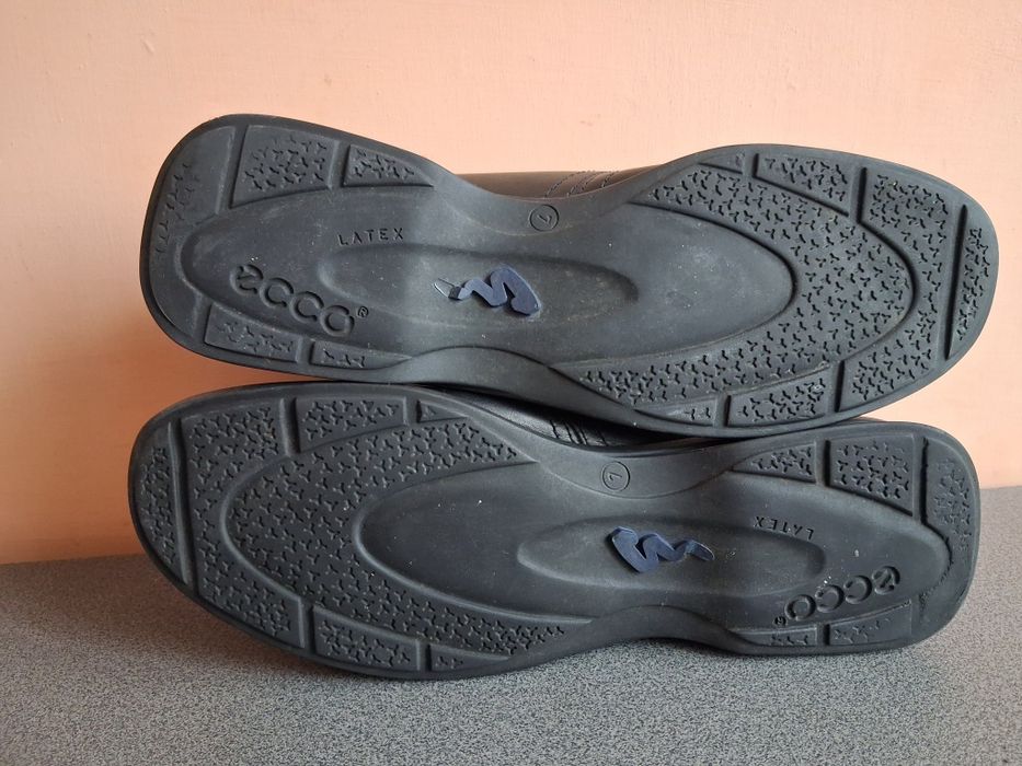 Ecco  шкіряні туфлі 41 р.