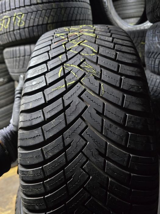 235/60R18 Pirelli AllSeason sf2 Scorpion