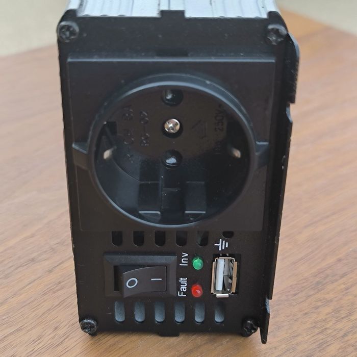 Інвертор автомобільний CARPOINT 12V/230V,