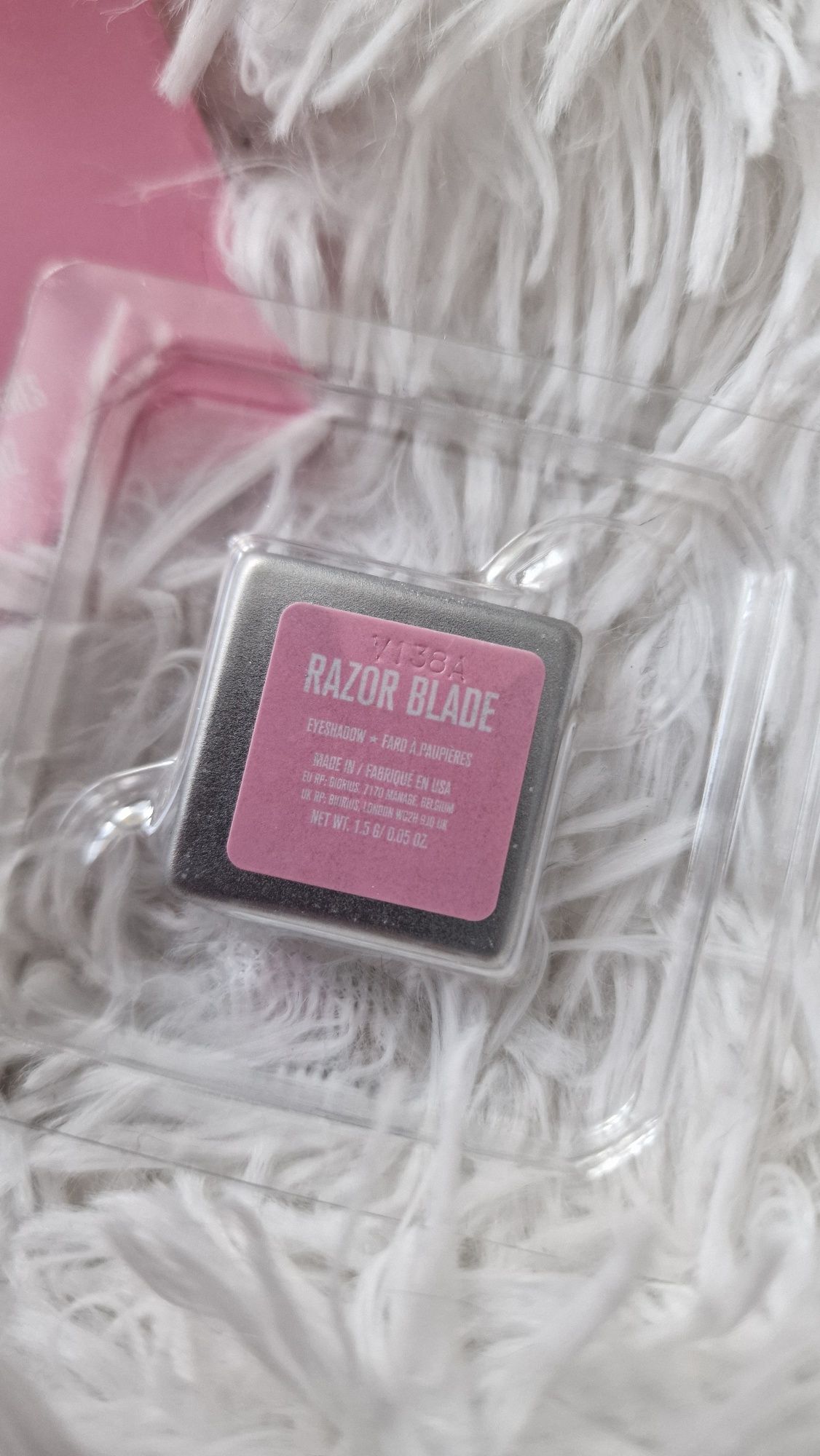Jeffree Star, cień do powiek, srebrny Razor Blade