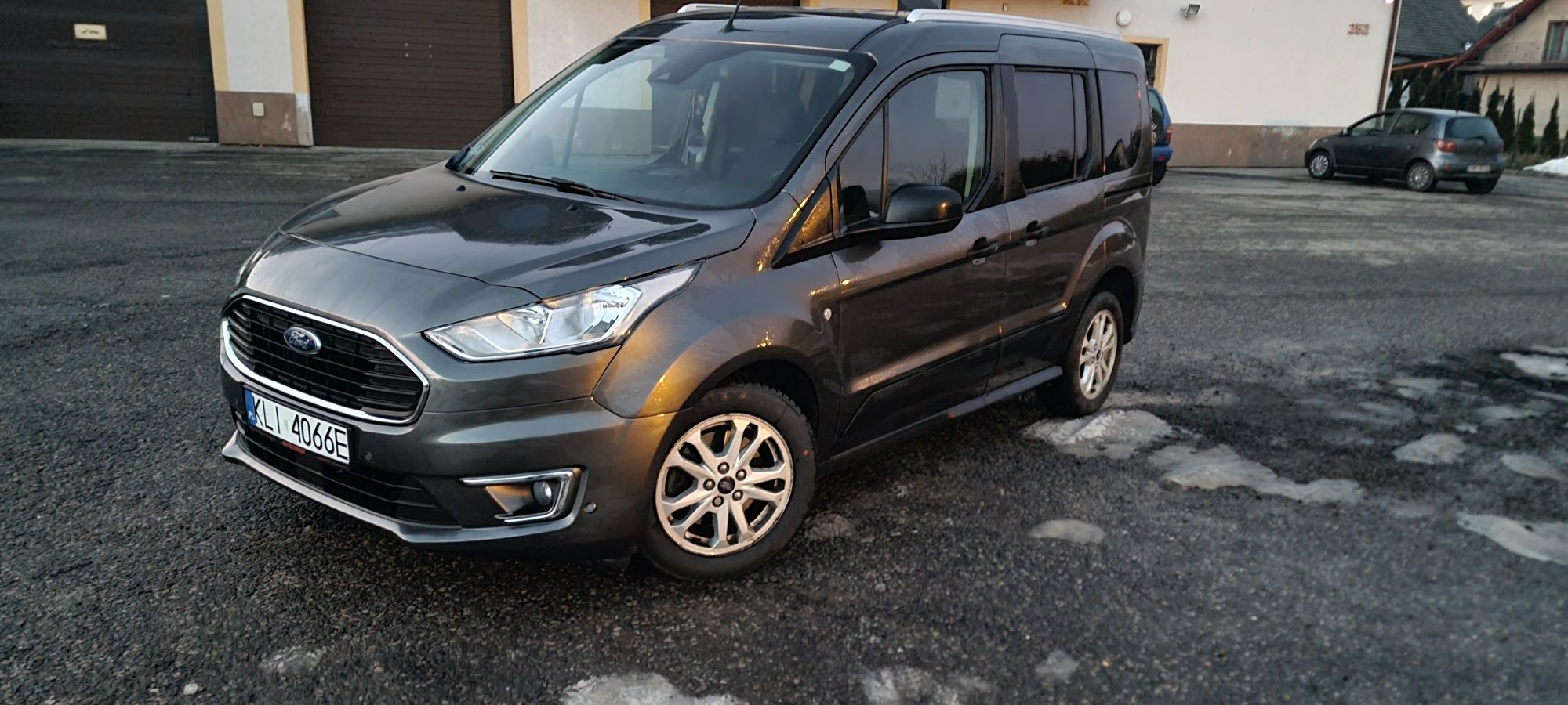 Ford Tourneo Connect 2018r 1.0 EcoBoost 5 osobowy