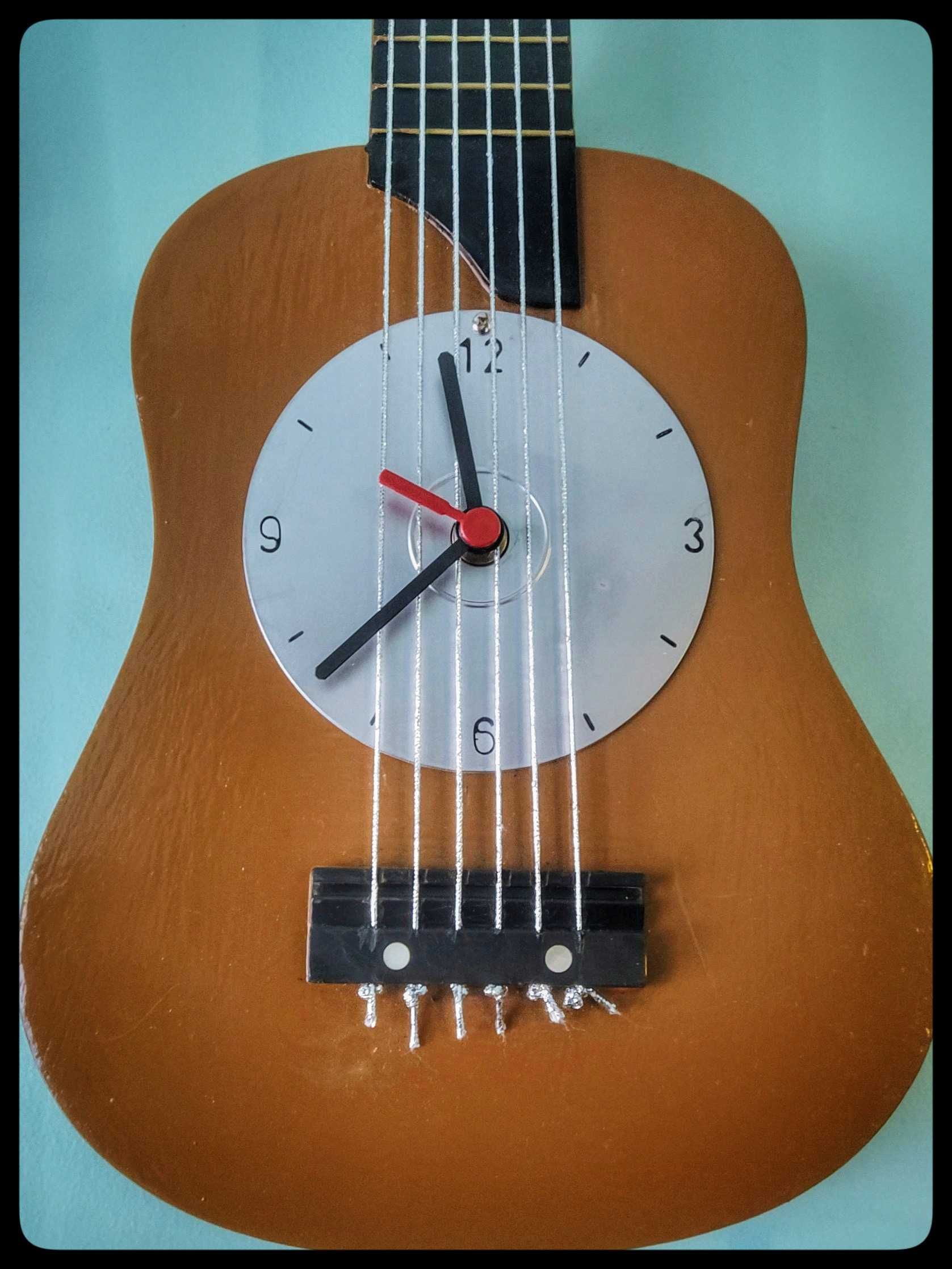 Guitarra relógio para decoração