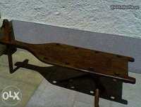 Mesa artesanal em madeira (peça única)
