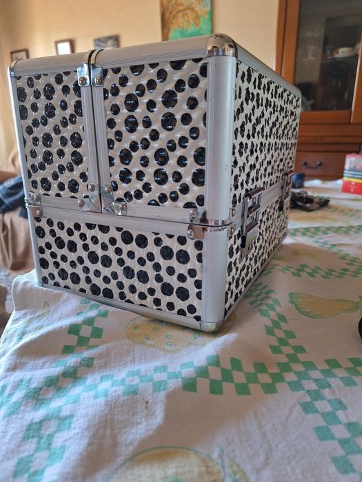 Mala de maquilhagem (aceito trocas)