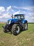 Traktor New Holand T260
