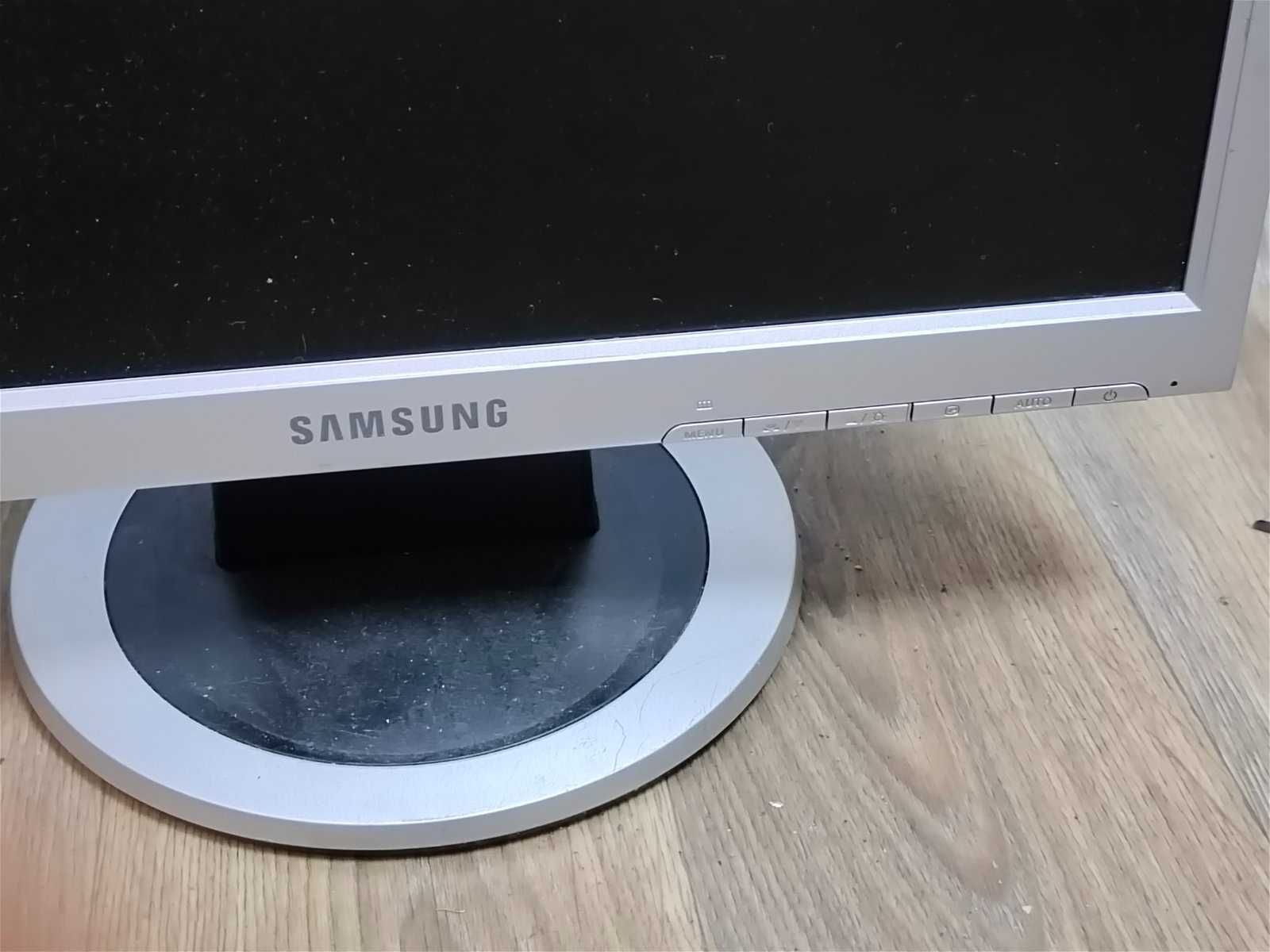 Монитор Samsung 713N