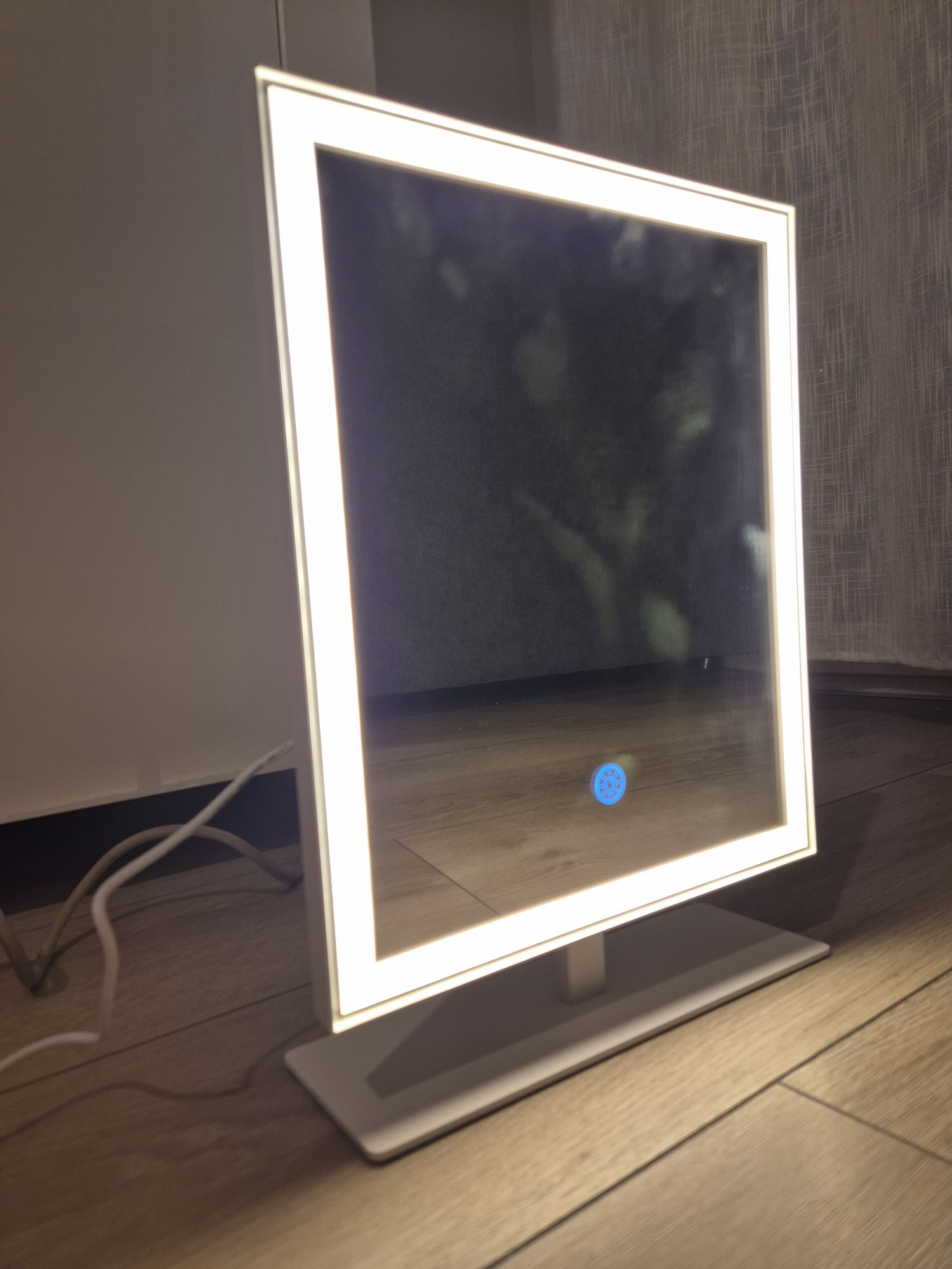 Nowe lustro z oświetleniem Led