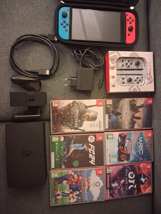 Konsola Nintendo Switch OLED + Etui, karta pamięci i gry