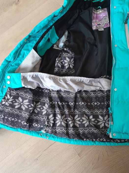 Зимова жіноча куртка