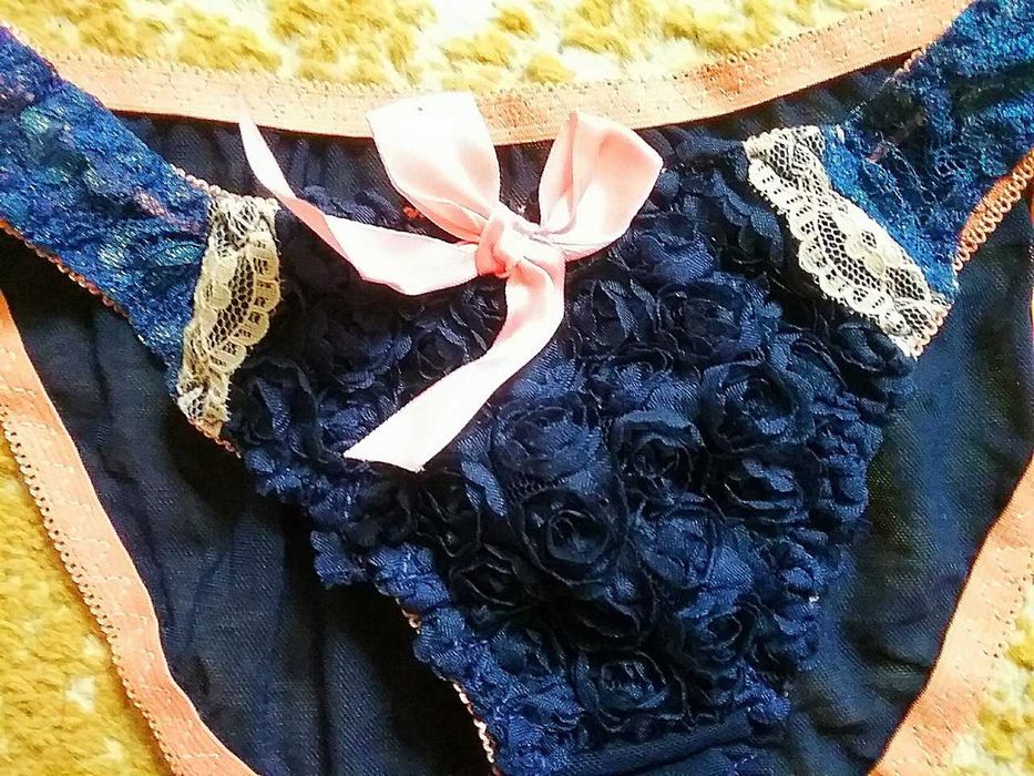 Комплект нижньої білизни push up з об'ємними 3d трояндочками