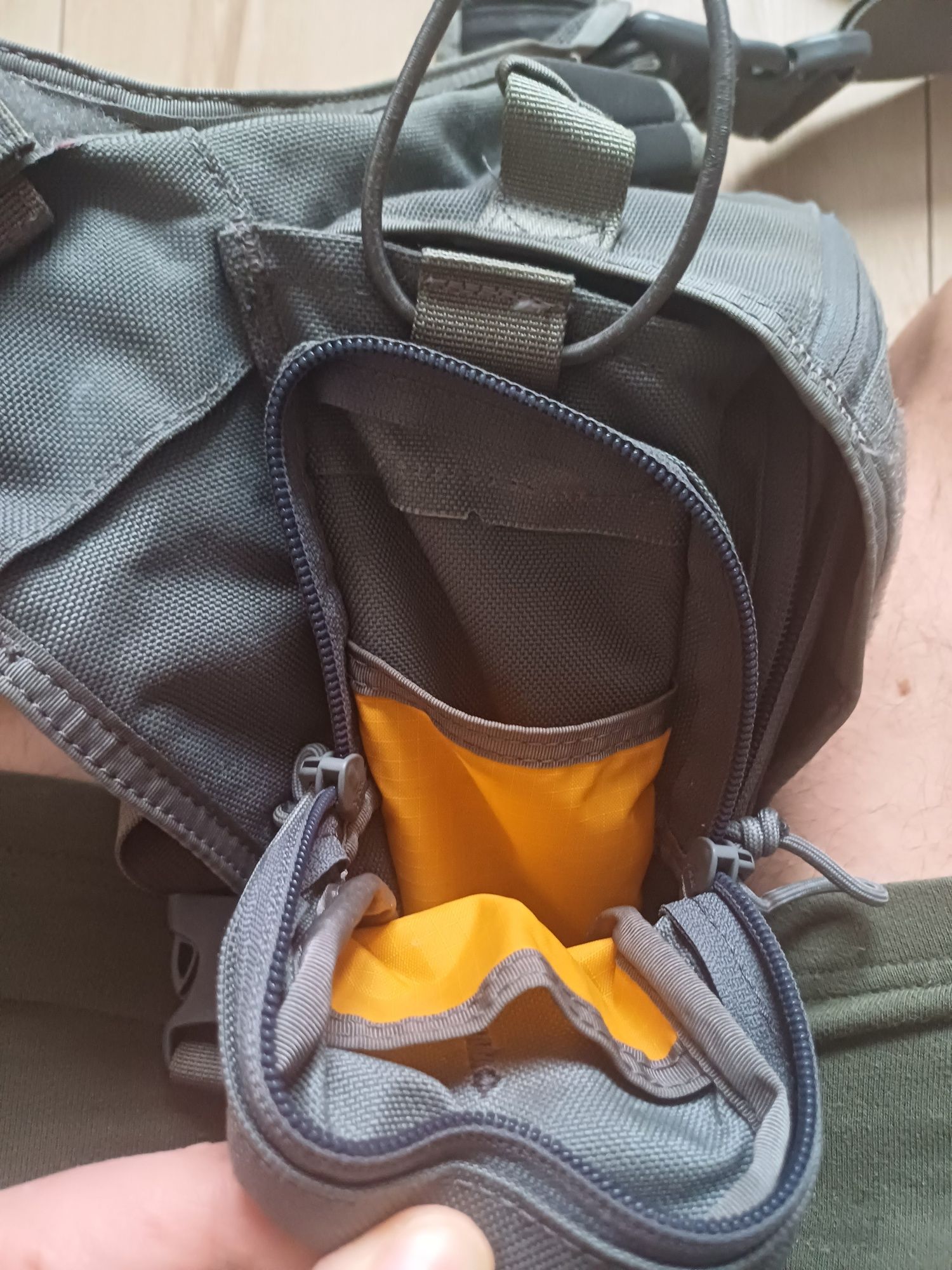 Vanquest Tolcat torba na ramię EDC z dodatkowym pasem udowym . Nie max