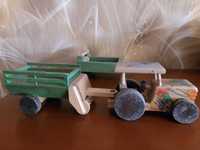 Stare drewniane  zabawki traktor, 2 ciągniki
