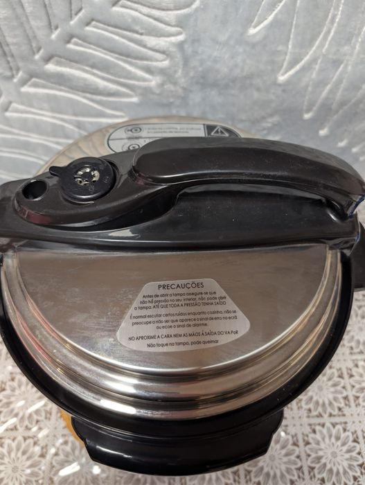 Panela de pressao elétrica "New Cook"